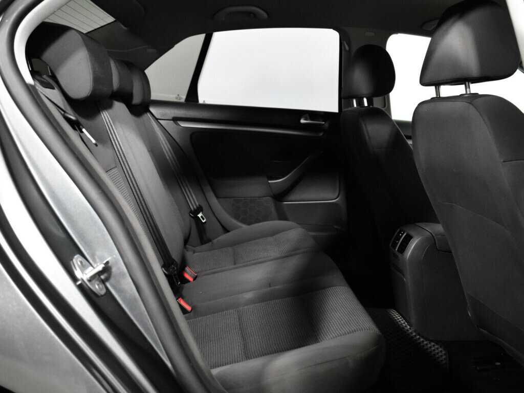 Volkswagen Jetta с пробегом — 2009 год. Фото: #9