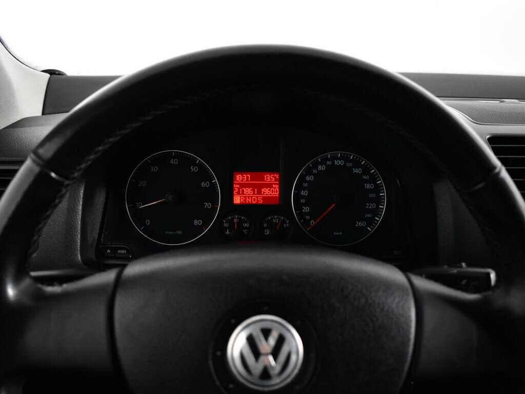 Volkswagen Jetta с пробегом — 2009 год. Фото: #10