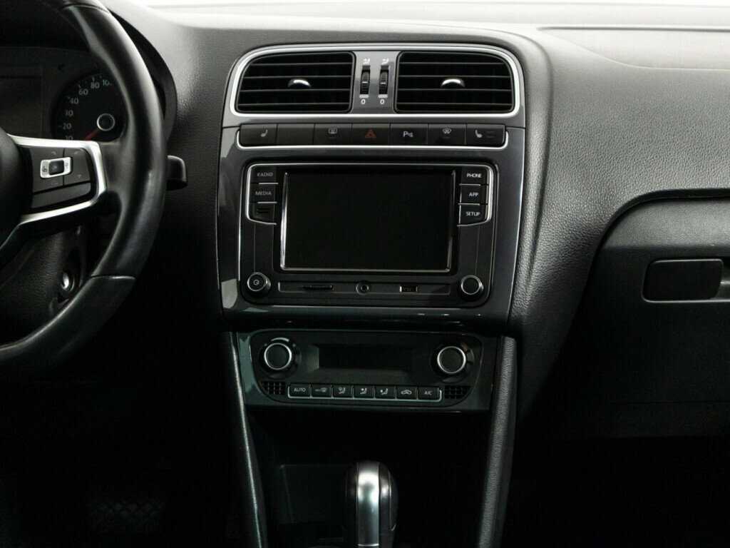 Volkswagen Polo с пробегом — 2018 год. Фото: #13