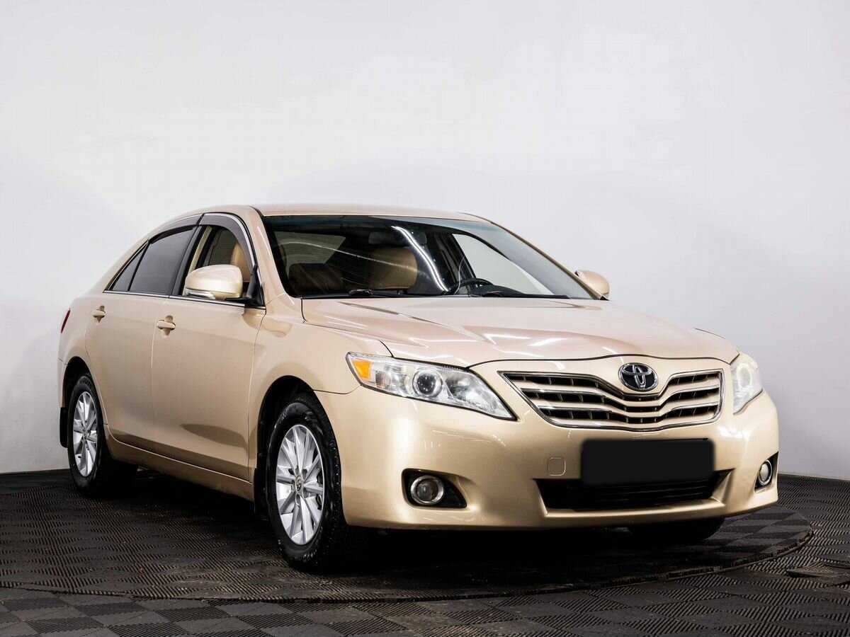 Toyota Camry с пробегом — 2010 год. Фото: #2