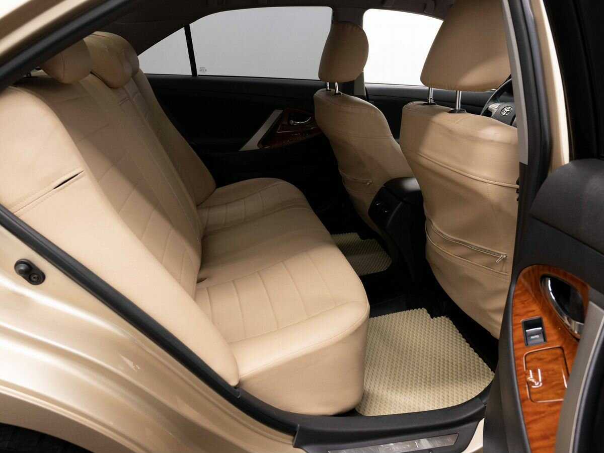 Toyota Camry с пробегом — 2010 год. Фото: #9