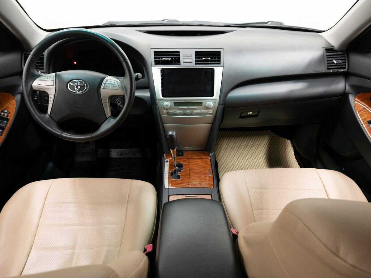 Toyota Camry с пробегом — 2010 год. Фото: #12