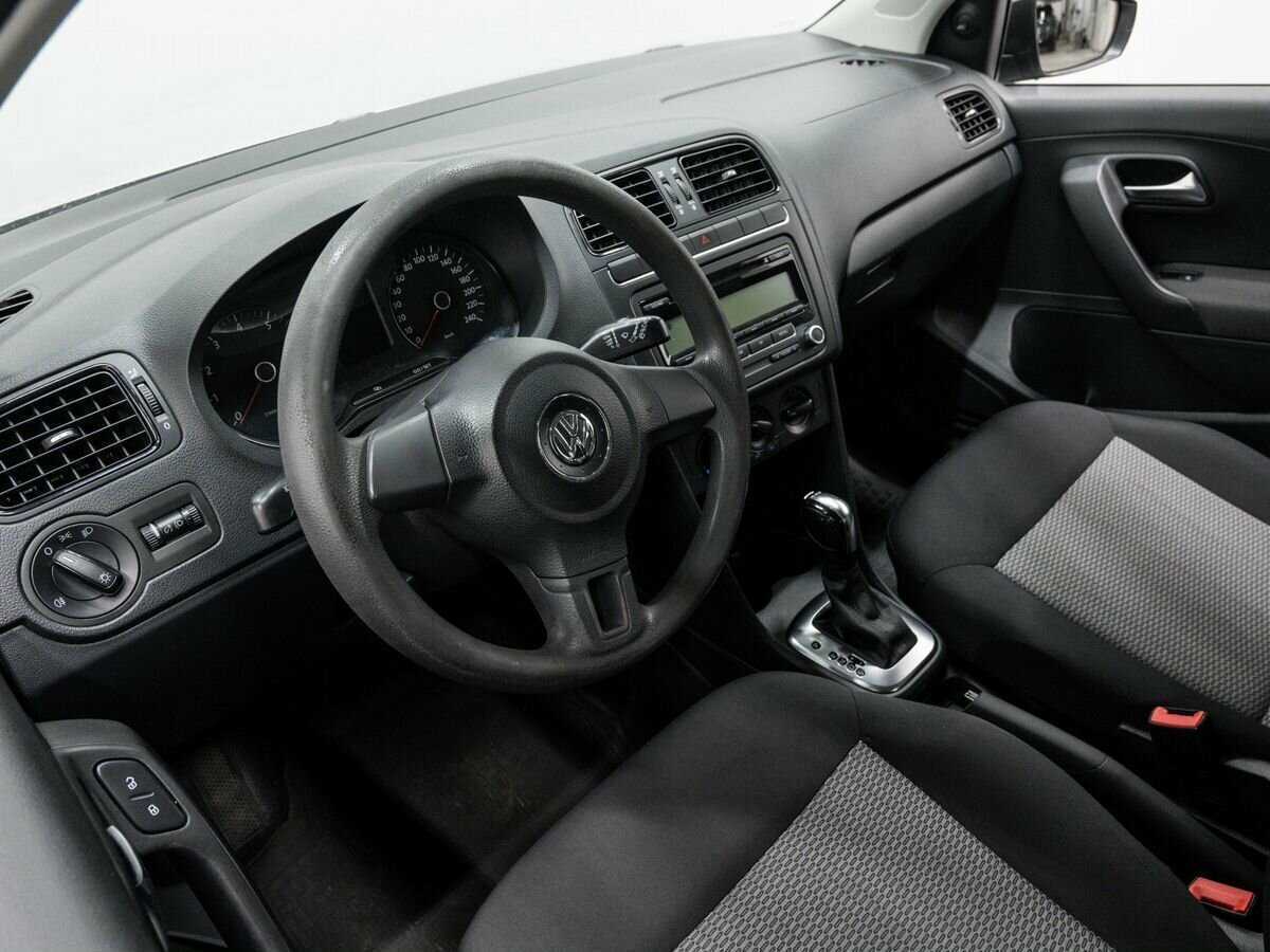Volkswagen Polo с пробегом — 2011 год. Фото: #12