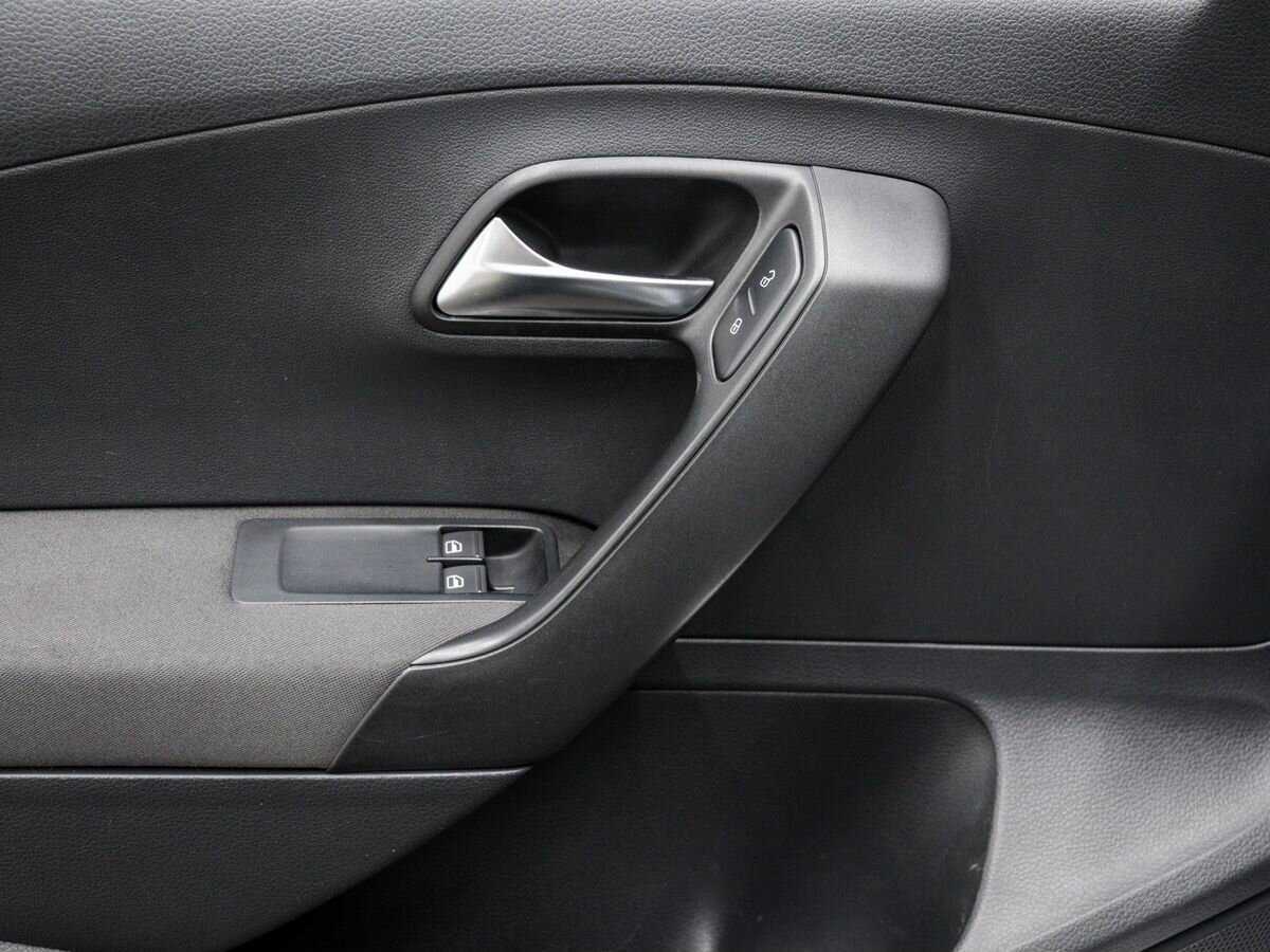 Volkswagen Polo с пробегом — 2011 год. Фото: #14