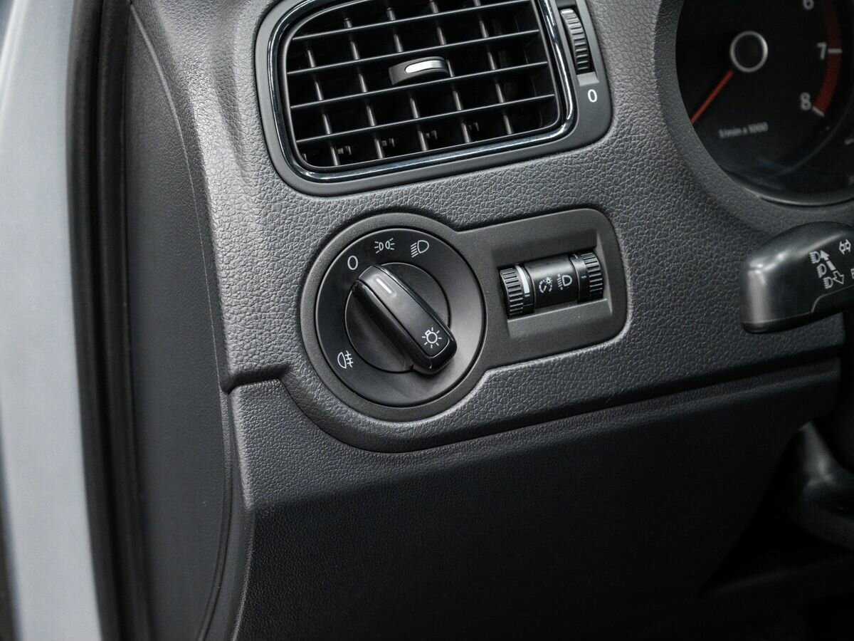 Volkswagen Polo с пробегом — 2011 год. Фото: #15