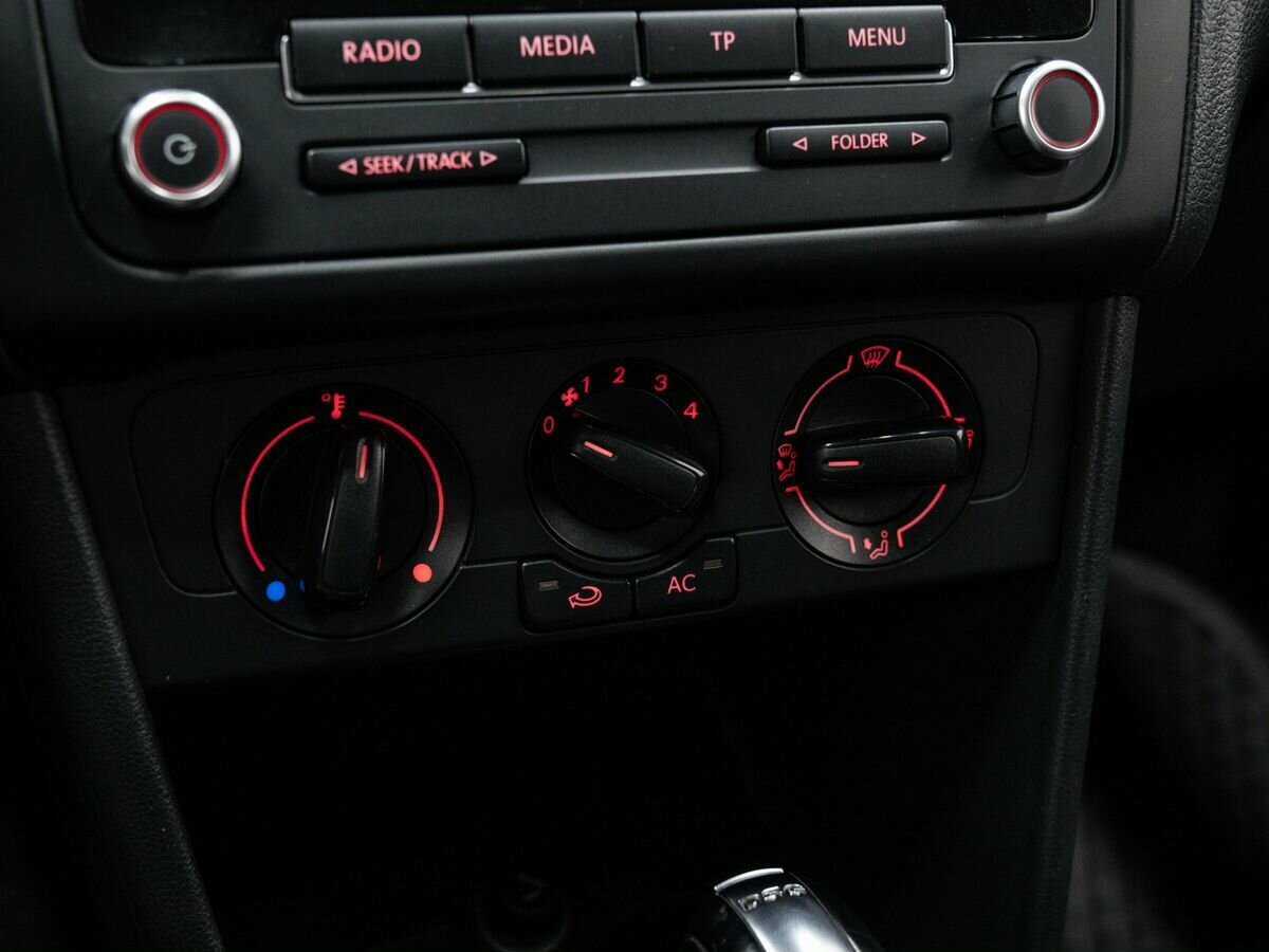 Volkswagen Polo с пробегом — 2011 год. Фото: #17