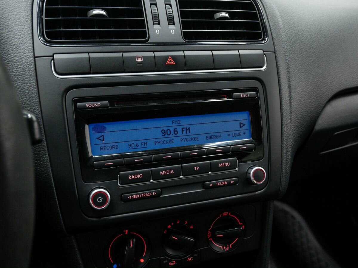 Volkswagen Polo с пробегом — 2011 год. Фото: #18