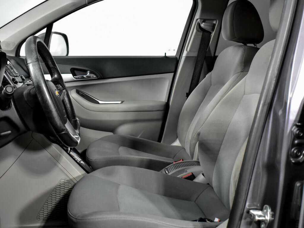 Chevrolet Orlando с пробегом — 2012 год. Фото: #8