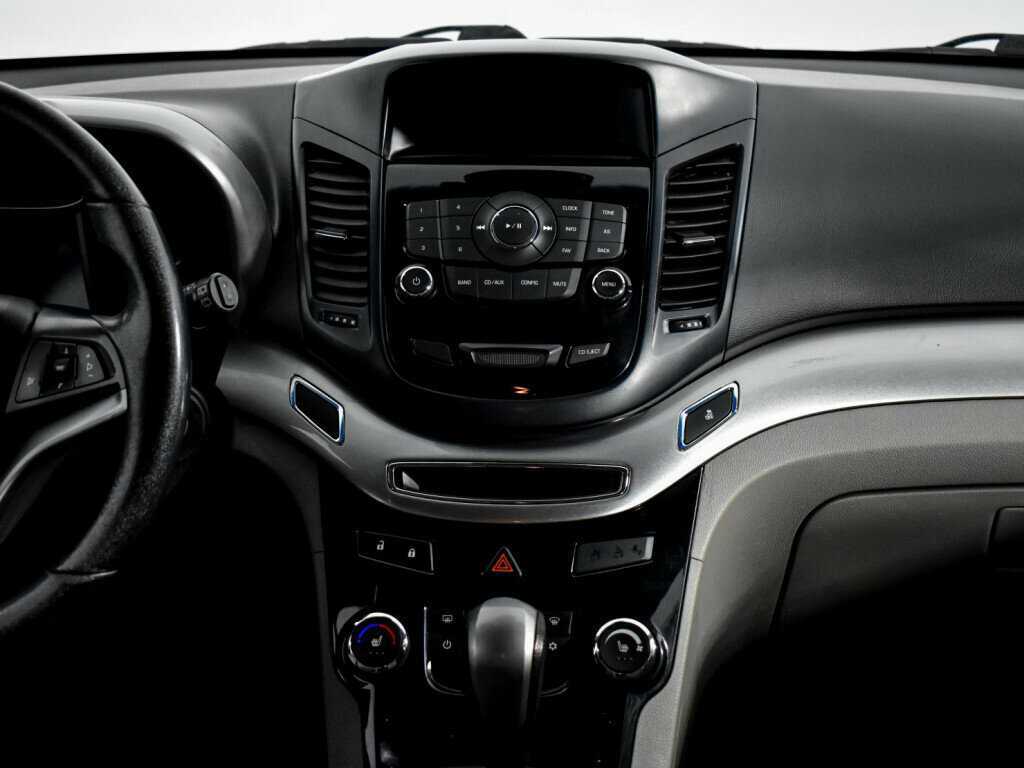 Chevrolet Orlando с пробегом — 2012 год. Фото: #13