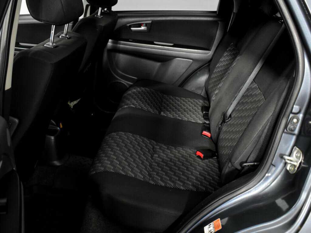 Suzuki SX4 с пробегом — 2007 год. Фото: #9