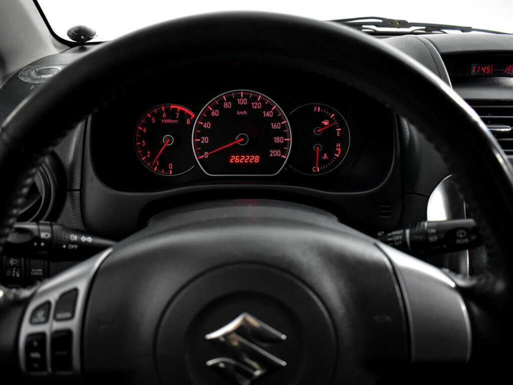 Suzuki SX4 с пробегом — 2007 год. Фото: #16