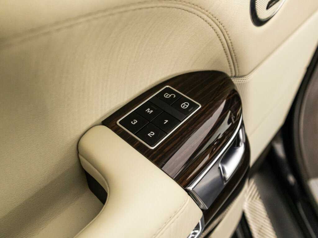 Land Rover Range Rover с пробегом — 2014 год. Фото: #23