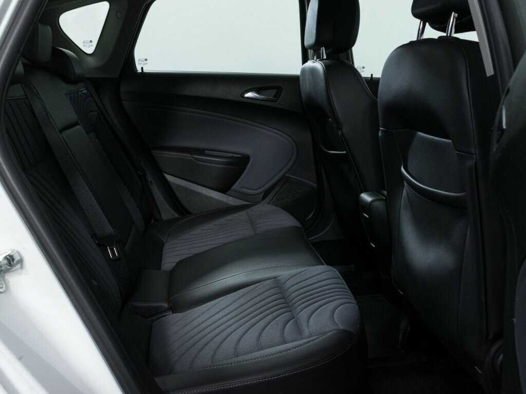 Opel Astra с пробегом — 2013 год. Фото: #9