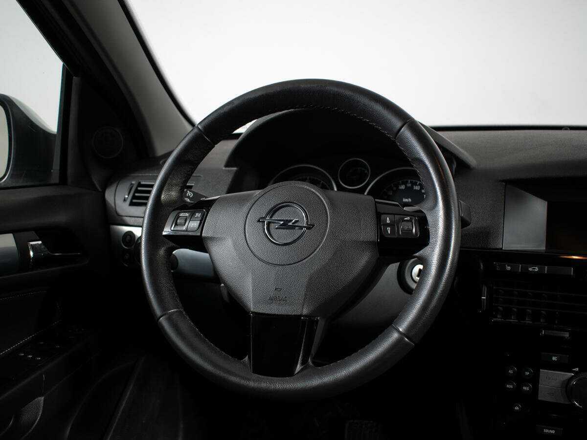 Opel Astra с пробегом — 2011 год. Фото: #8