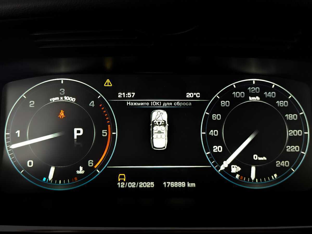 Land Rover Range Rover с пробегом — 2015 год. Фото: #12