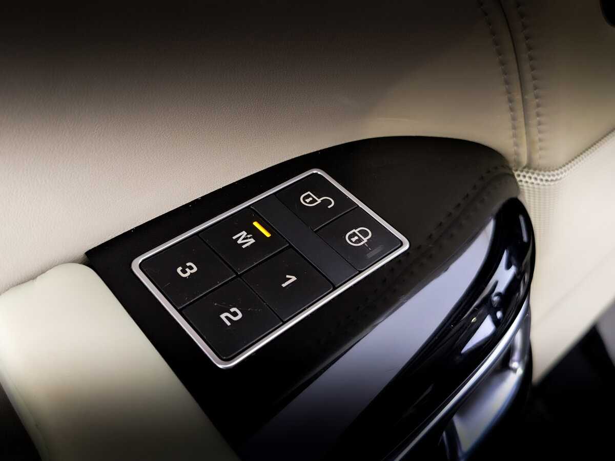 Land Rover Range Rover с пробегом — 2015 год. Фото: #21