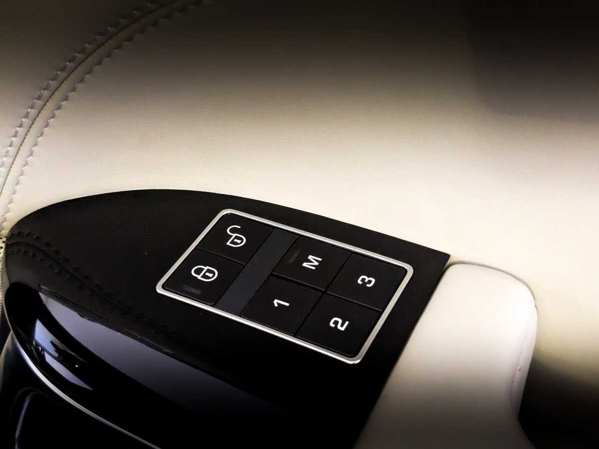 Land Rover Range Rover с пробегом — 2015 год. Фото: #26