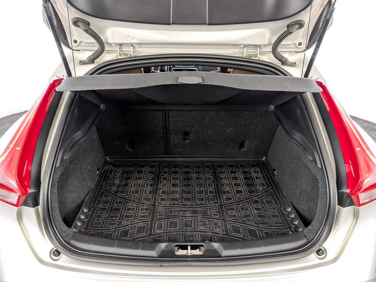 Volvo V40 с пробегом — 2018 год. Фото: #9