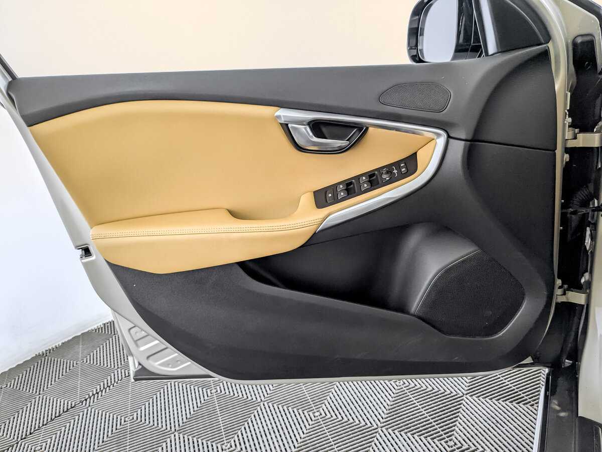 Volvo V40 с пробегом — 2018 год. Фото: #18