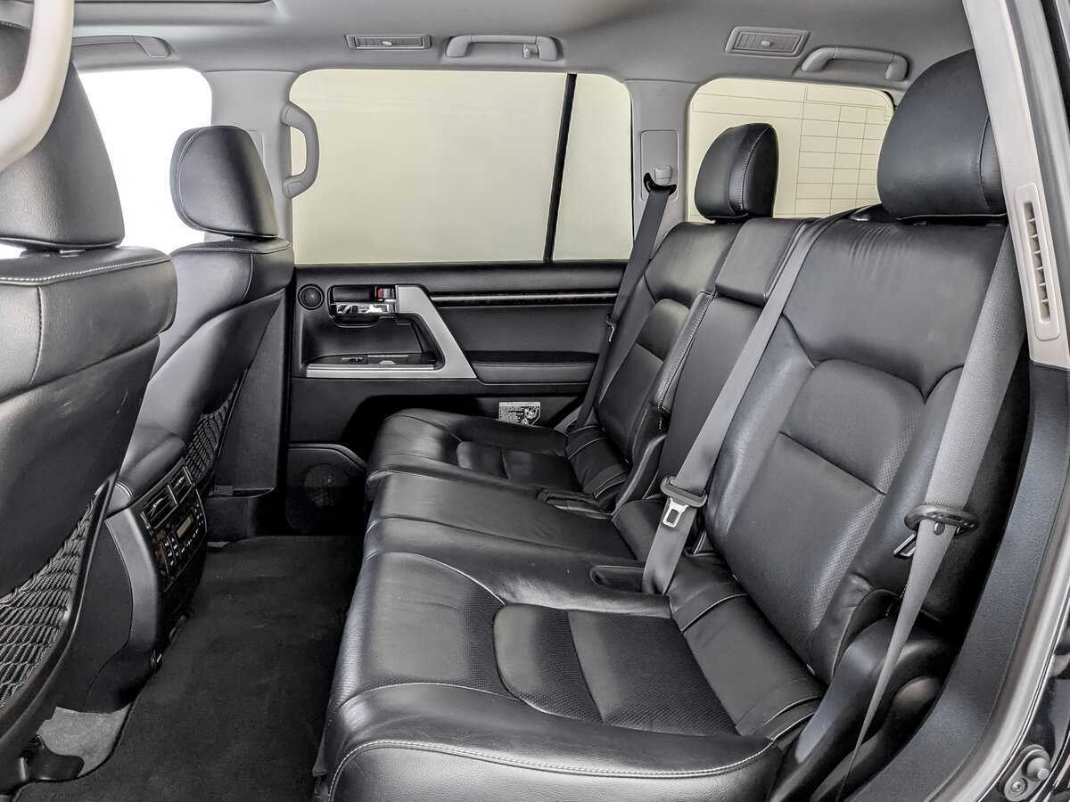 Toyota Land Cruiser с пробегом — 2015 год. Фото: #11
