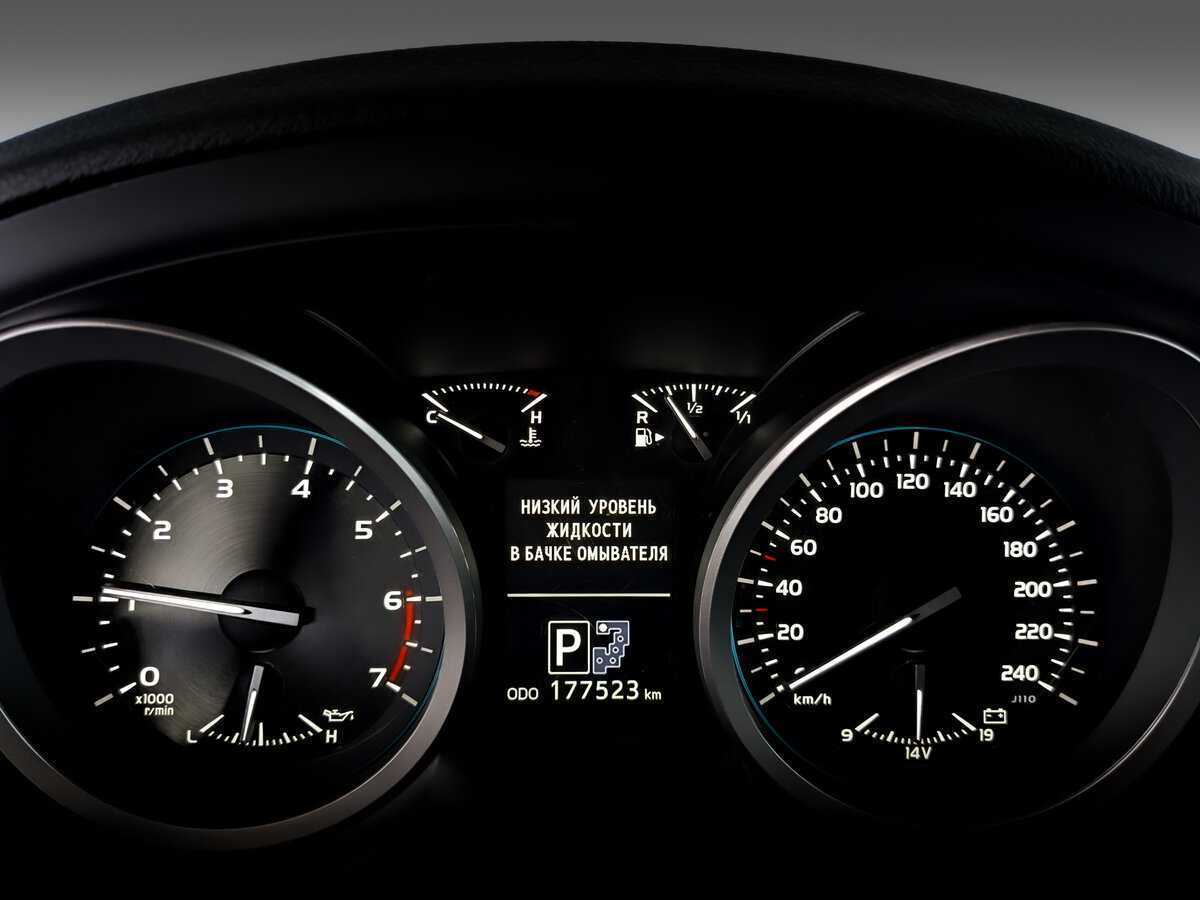 Toyota Land Cruiser с пробегом — 2015 год. Фото: #12