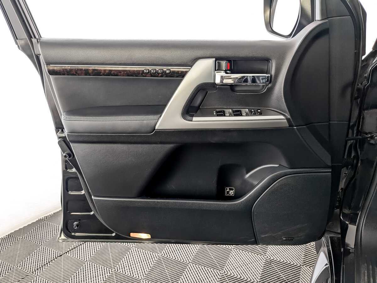 Toyota Land Cruiser с пробегом — 2015 год. Фото: #18
