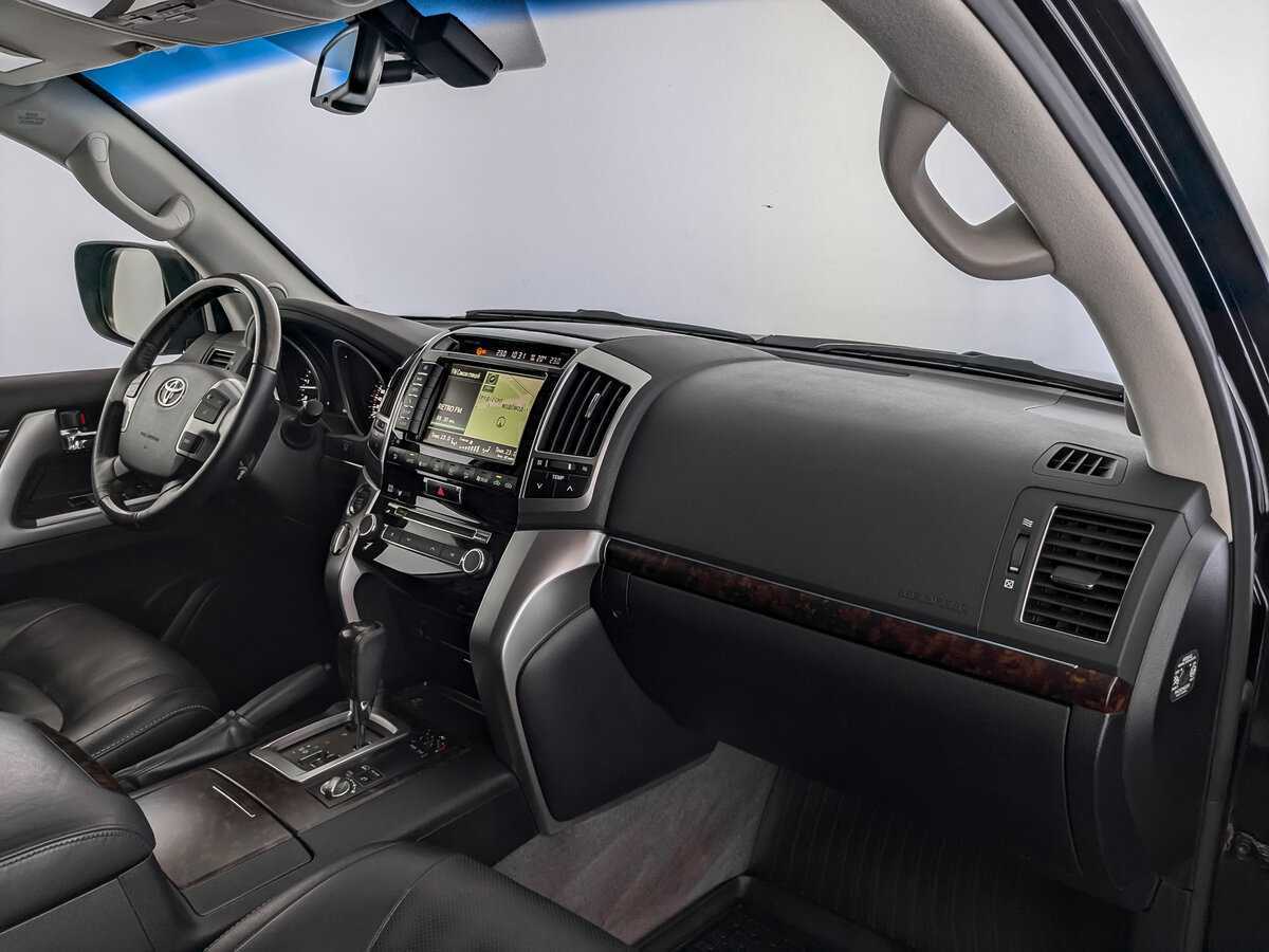 Toyota Land Cruiser с пробегом — 2014 год. Фото: #10