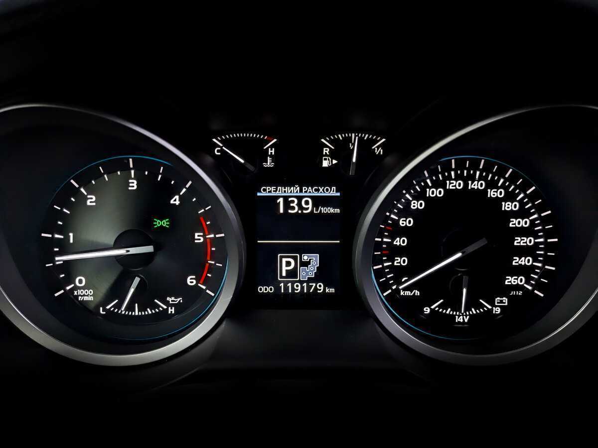 Toyota Land Cruiser с пробегом — 2014 год. Фото: #12