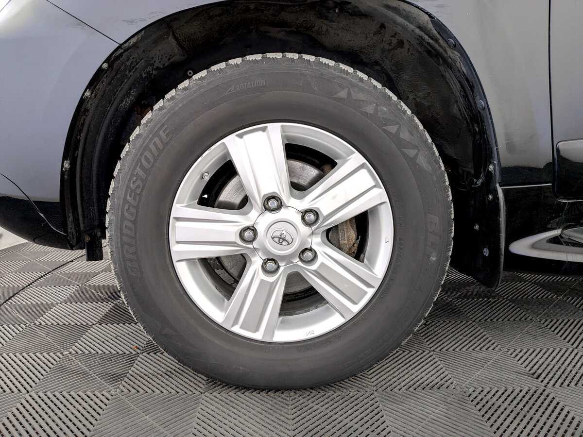 Toyota Land Cruiser с пробегом — 2014 год. Фото: #17