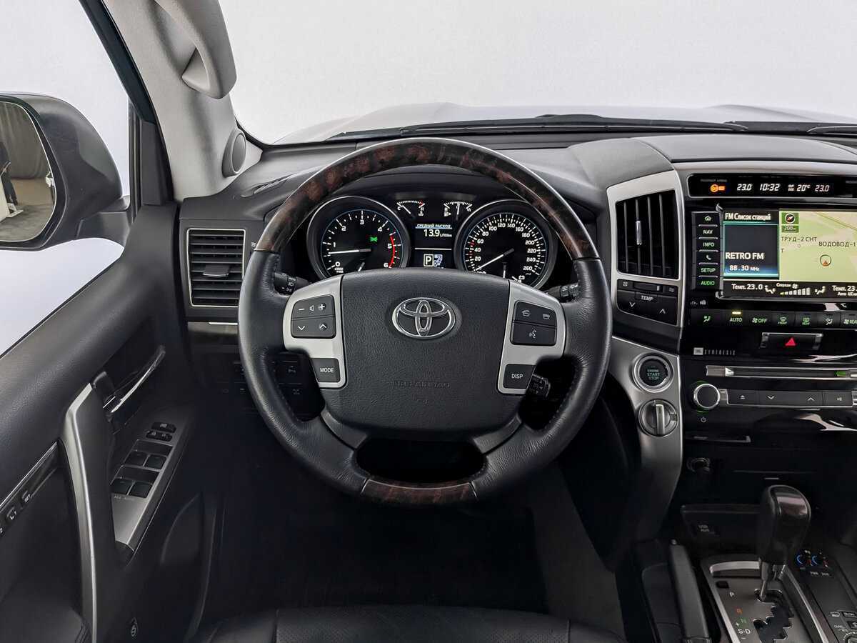 Toyota Land Cruiser с пробегом — 2014 год. Фото: #21