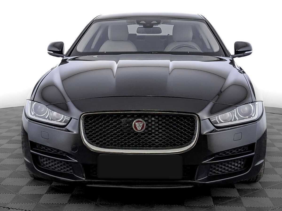 Jaguar XE с пробегом — 2015 год. Фото: #1