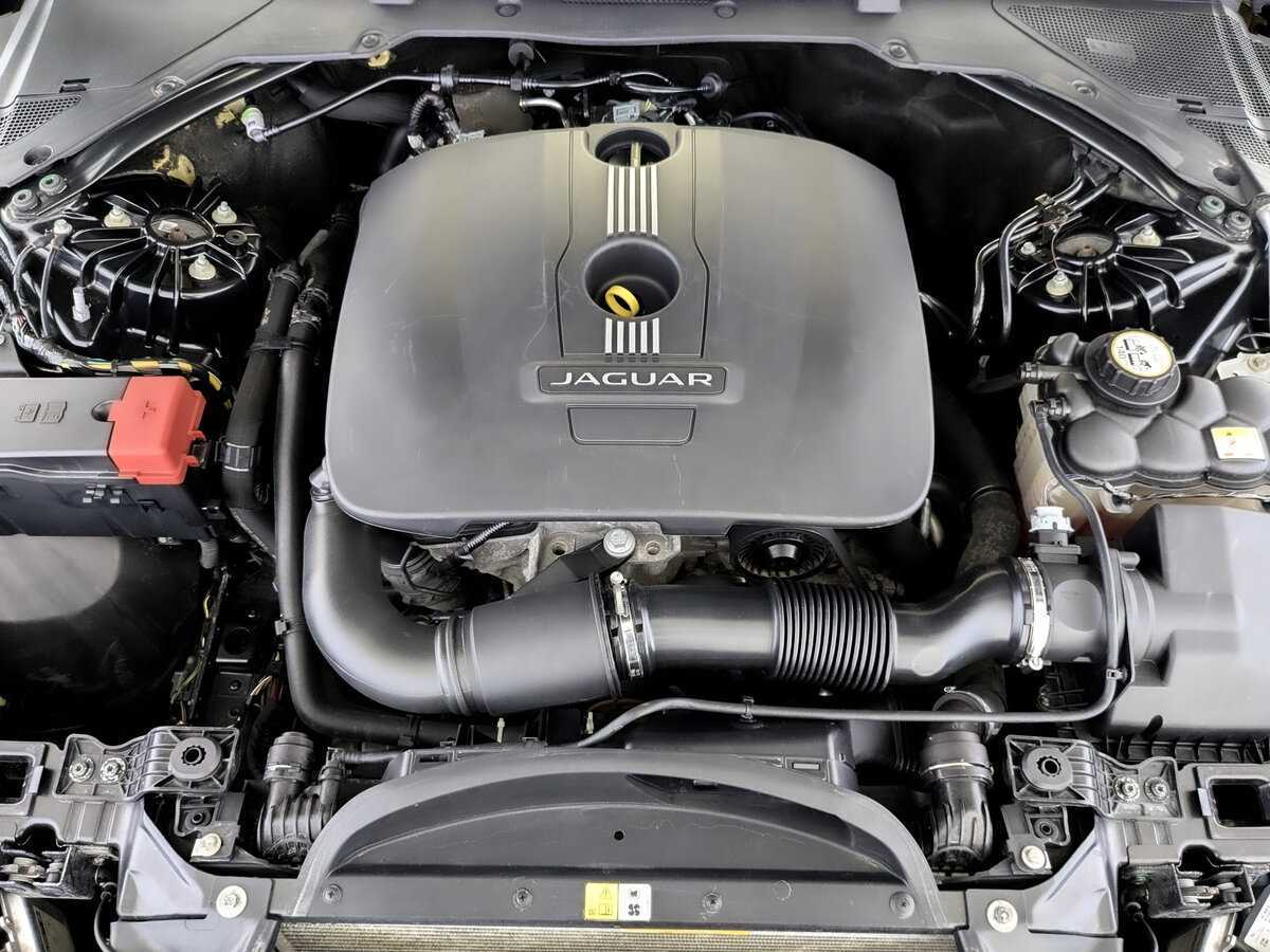 Jaguar XE с пробегом — 2015 год. Фото: #8