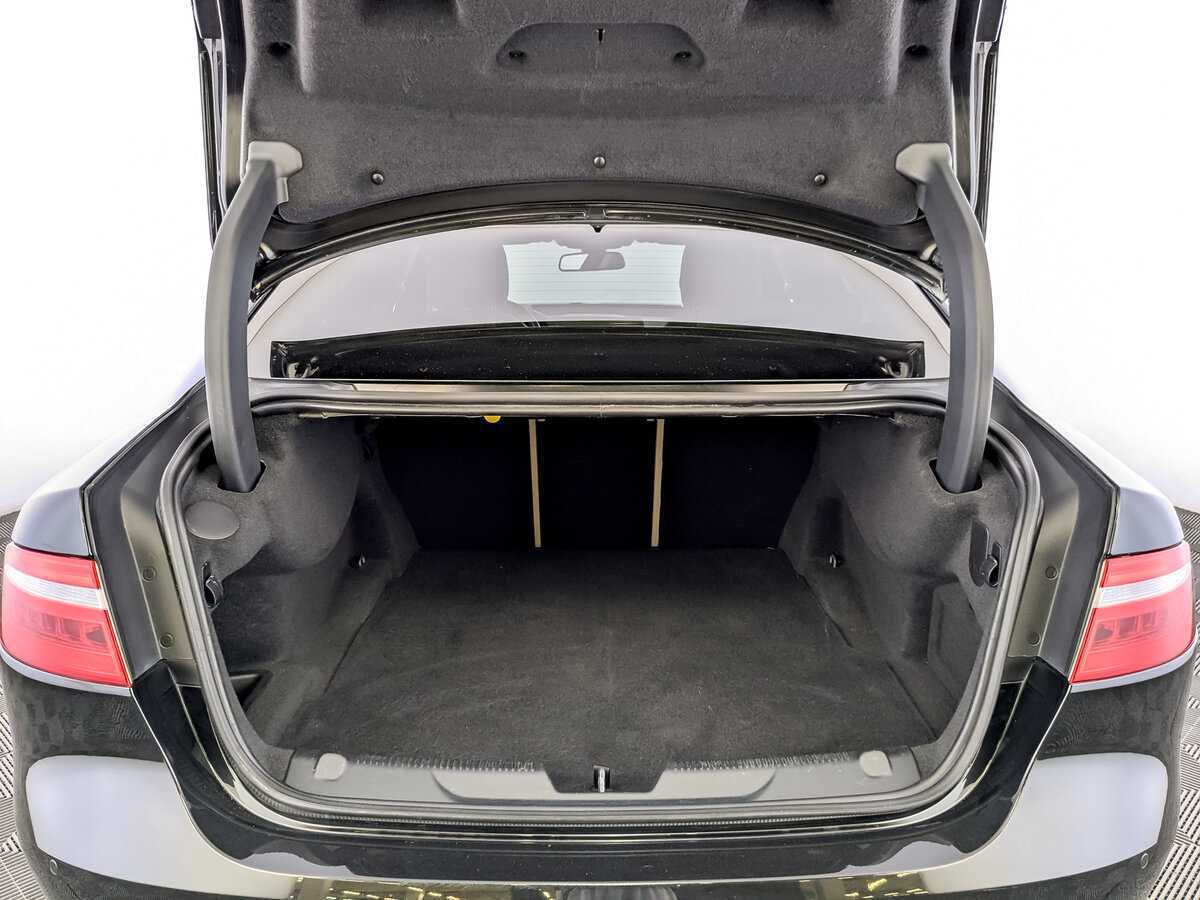 Jaguar XE с пробегом — 2015 год. Фото: #9