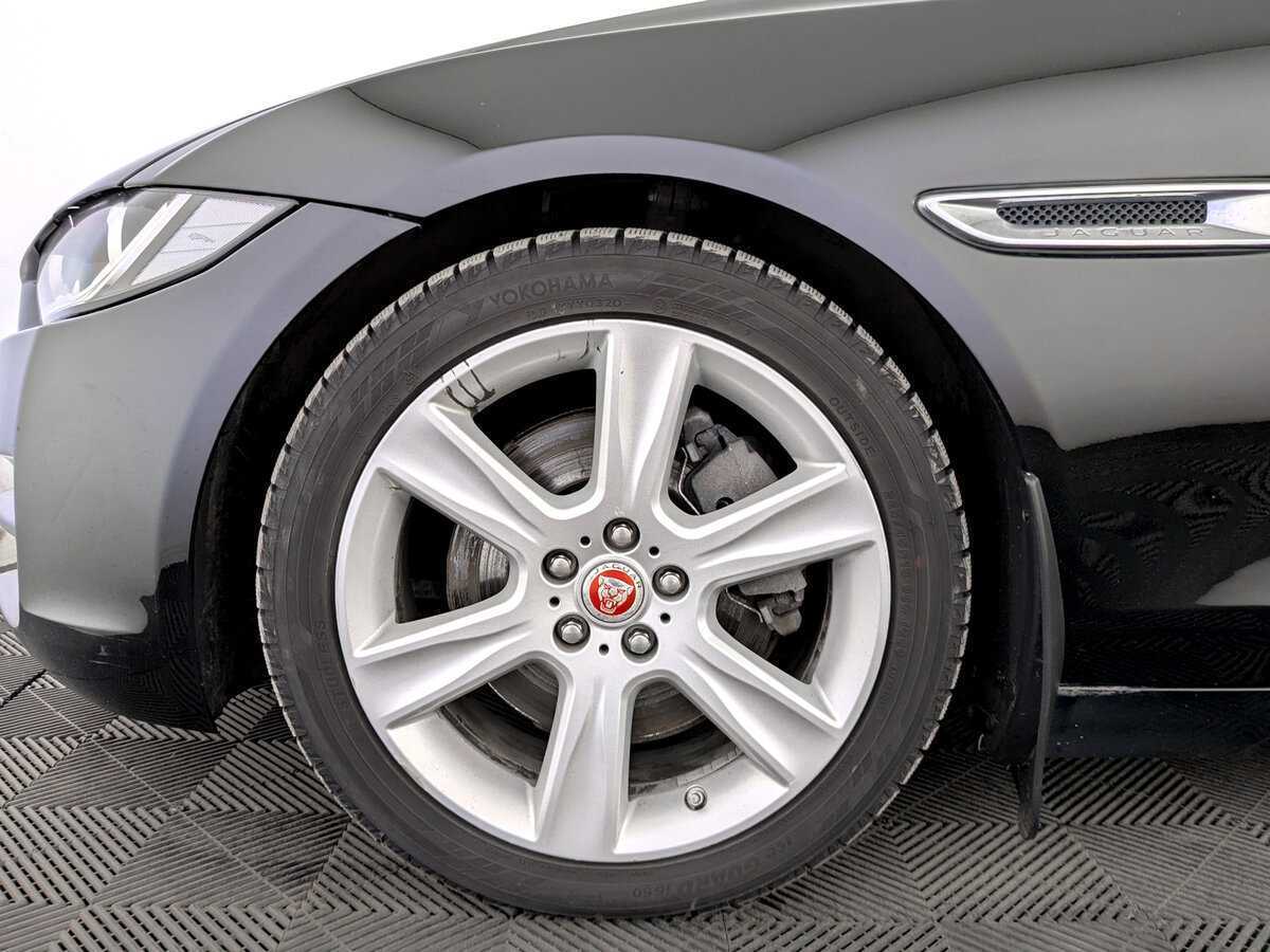 Jaguar XE с пробегом — 2015 год. Фото: #17