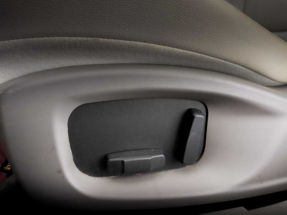 Jaguar XE с пробегом — 2015 год. Фото: #20