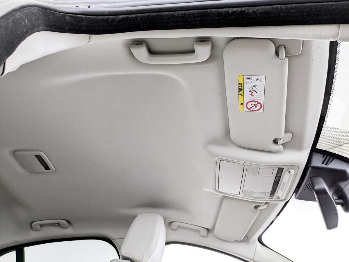 Jaguar XE с пробегом — 2015 год. Фото: #22