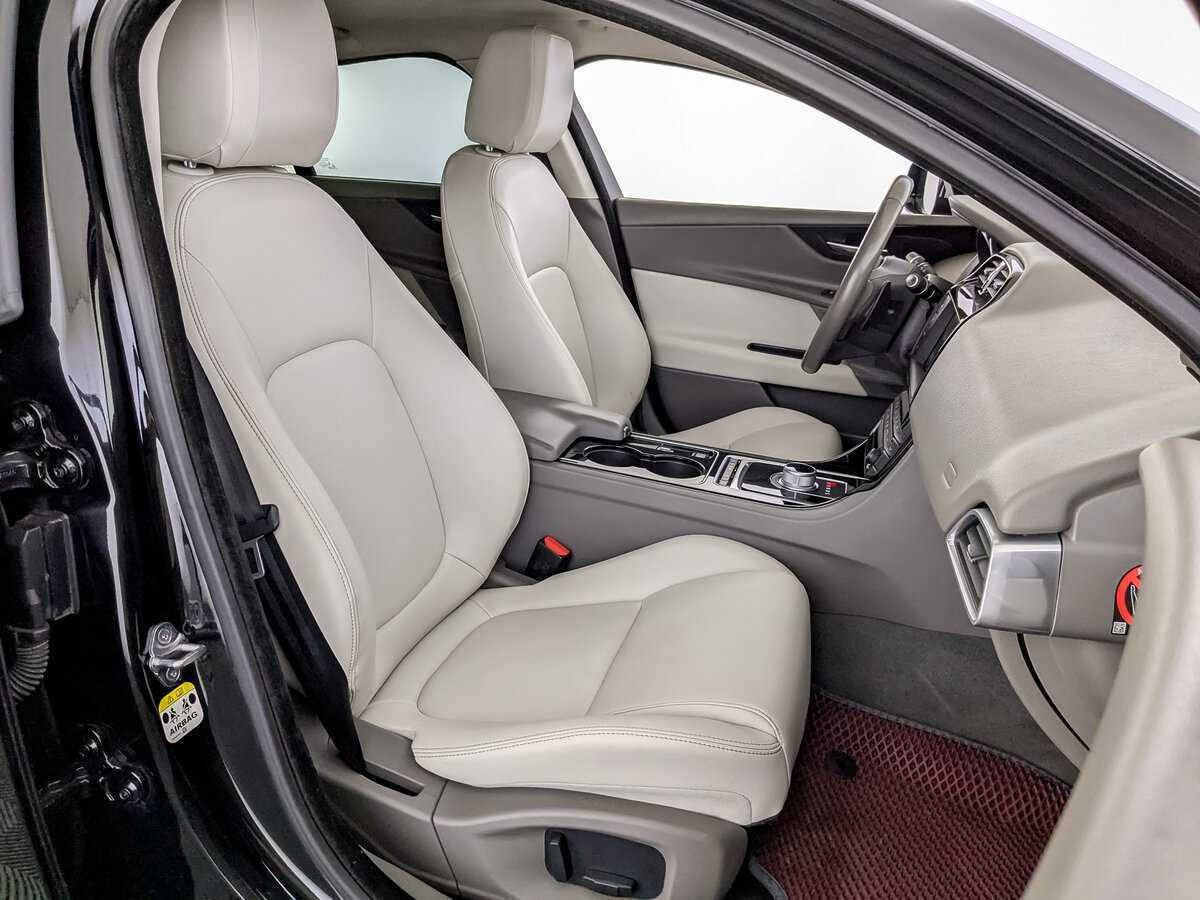 Jaguar XE с пробегом — 2015 год. Фото: #23