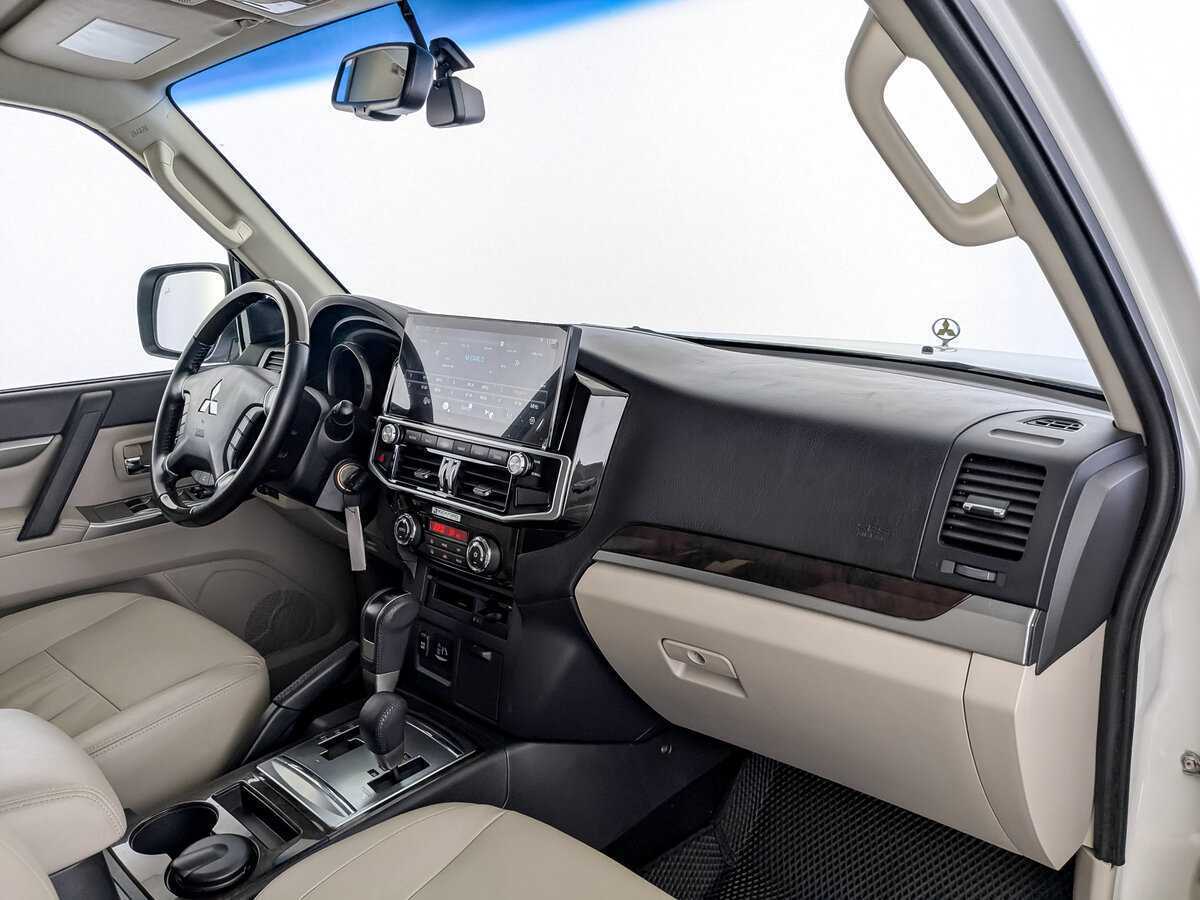 Mitsubishi Pajero с пробегом — 2019 год. Фото: #10