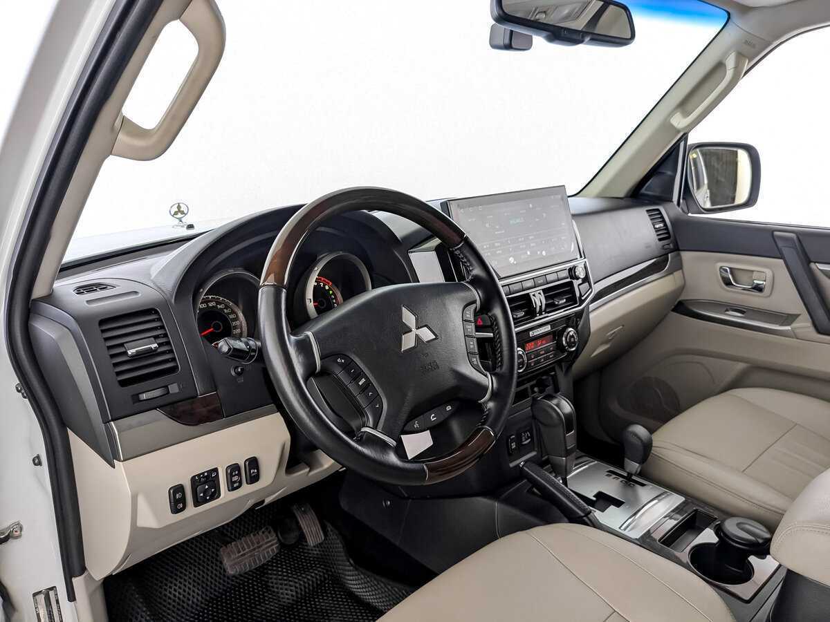 Mitsubishi Pajero с пробегом — 2019 год. Фото: #15