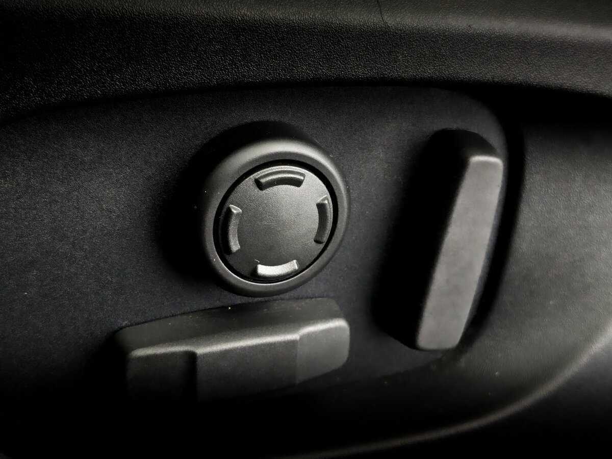 Land Rover Discovery Sport с пробегом — 2019 год. Фото: #18