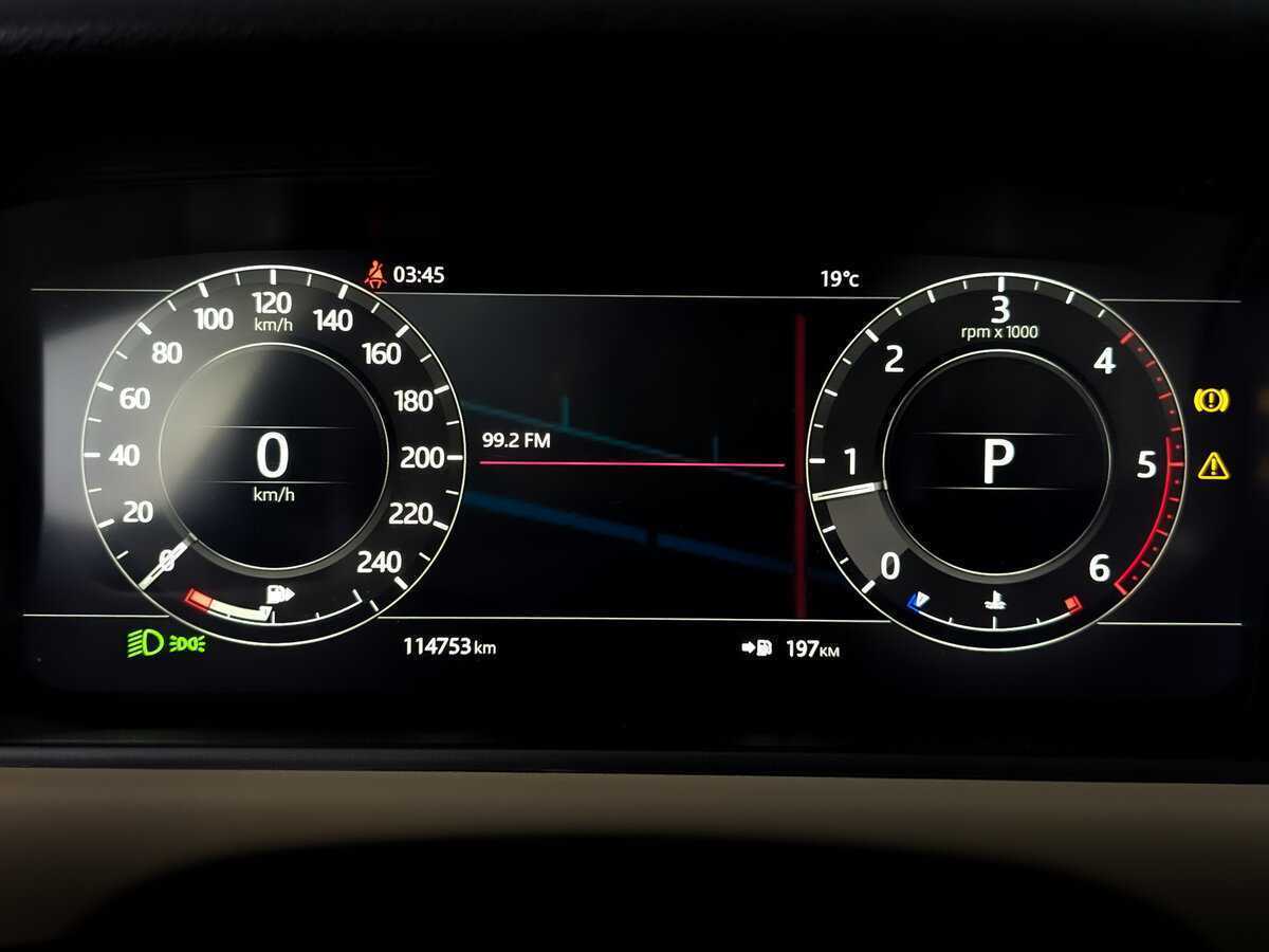 Land Rover Range Rover Velar с пробегом — 2018 год. Фото: #12