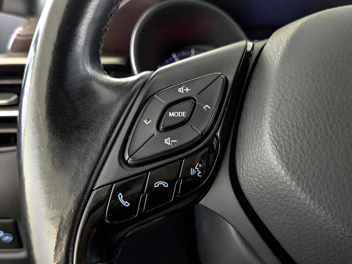 Toyota C-HR с пробегом — 2017 год. Фото: #27