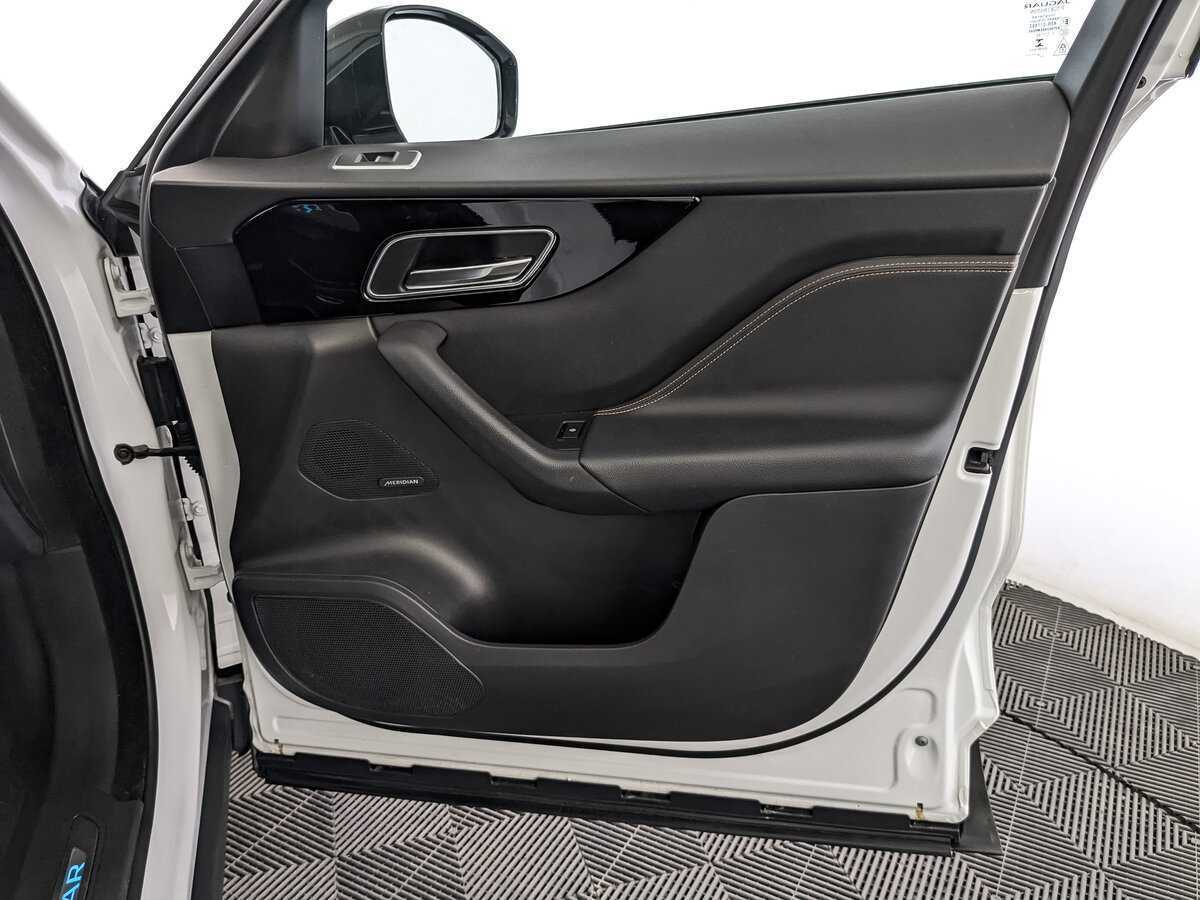 Jaguar F-Pace с пробегом — 2018 год. Фото: #24