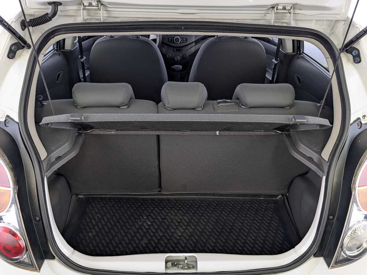 Chevrolet Spark с пробегом — 2011 год. Фото: #9