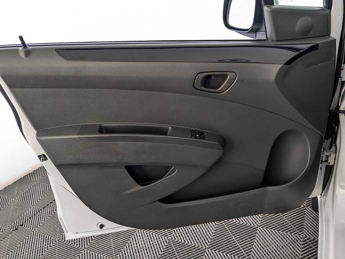 Chevrolet Spark с пробегом — 2011 год. Фото: #18