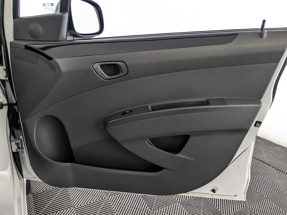 Chevrolet Spark с пробегом — 2011 год. Фото: #23