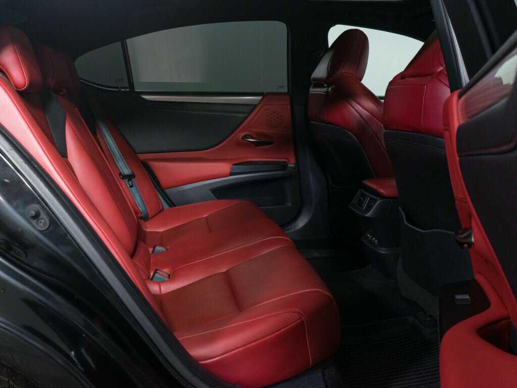 Lexus ES с пробегом — 2020 год. Фото: #12