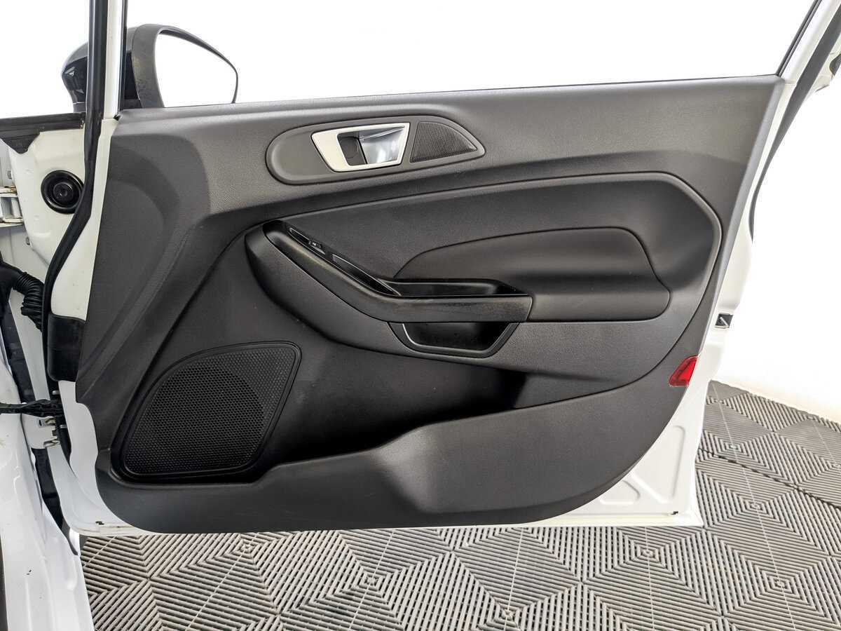 Ford Fiesta с пробегом — 2017 год. Фото: #22