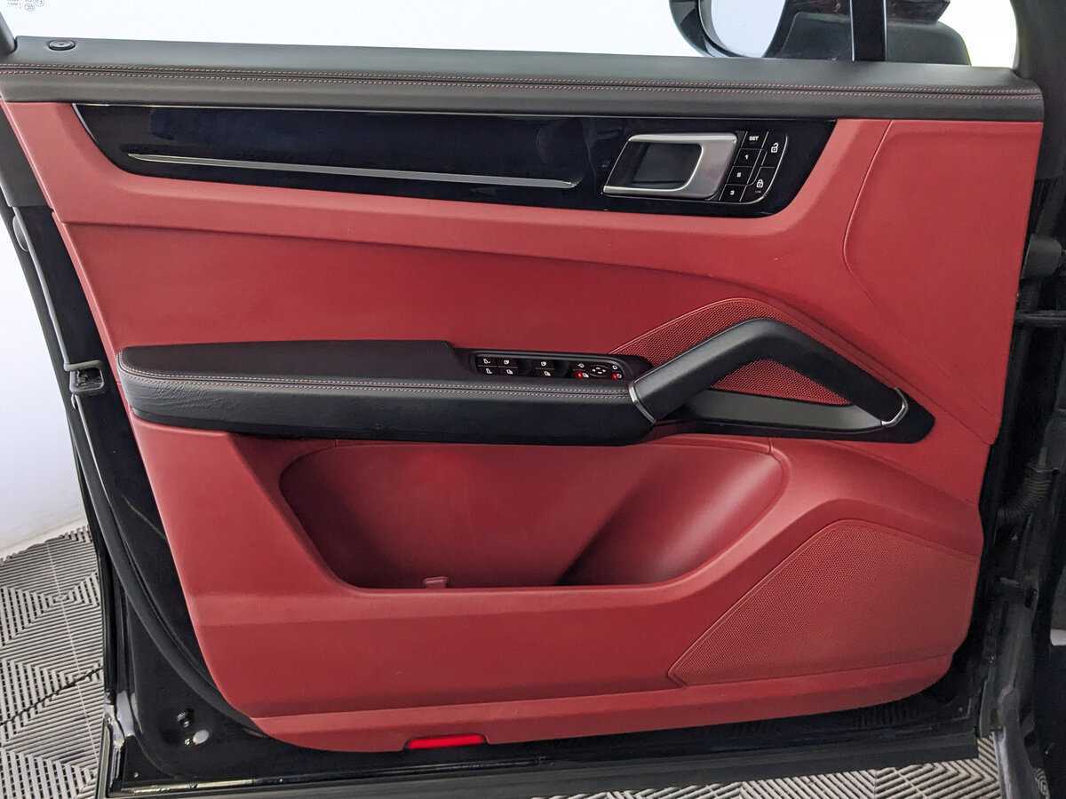 Porsche Cayenne с пробегом — 2020 год. Фото: #18