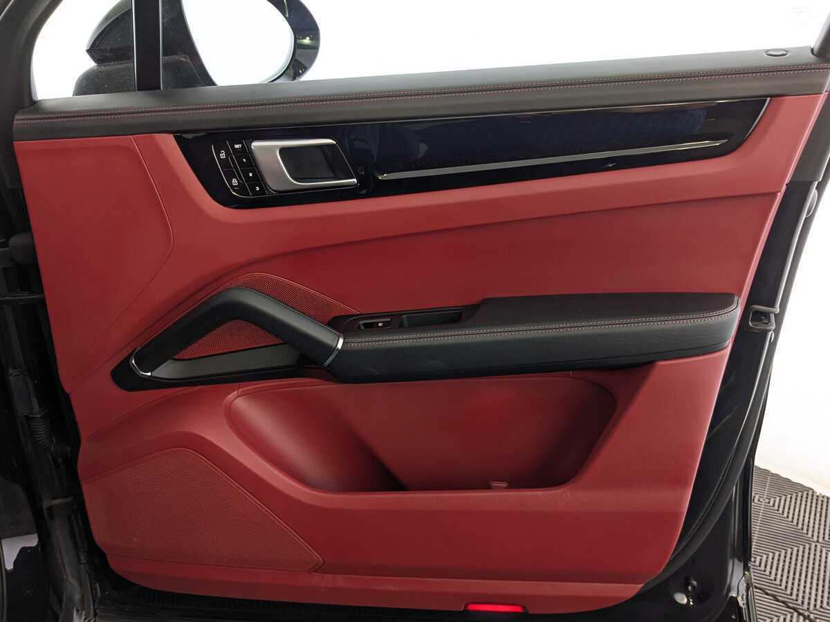 Porsche Cayenne с пробегом — 2020 год. Фото: #23